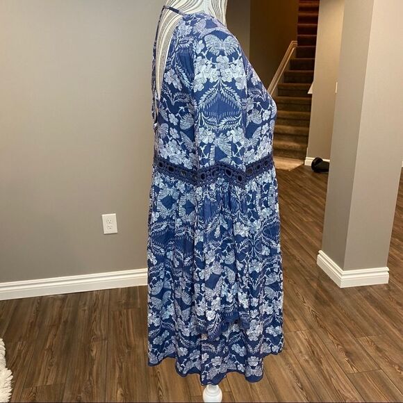 Patrons of Peace Blue Floral Flutter Sleeve Tunic - Picture 6 of 9